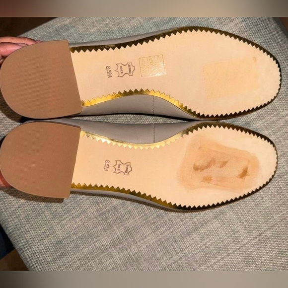 Tory Burch Women's Gray Leather Benton Flats. NEVER WORN - Picture 3 of 3
